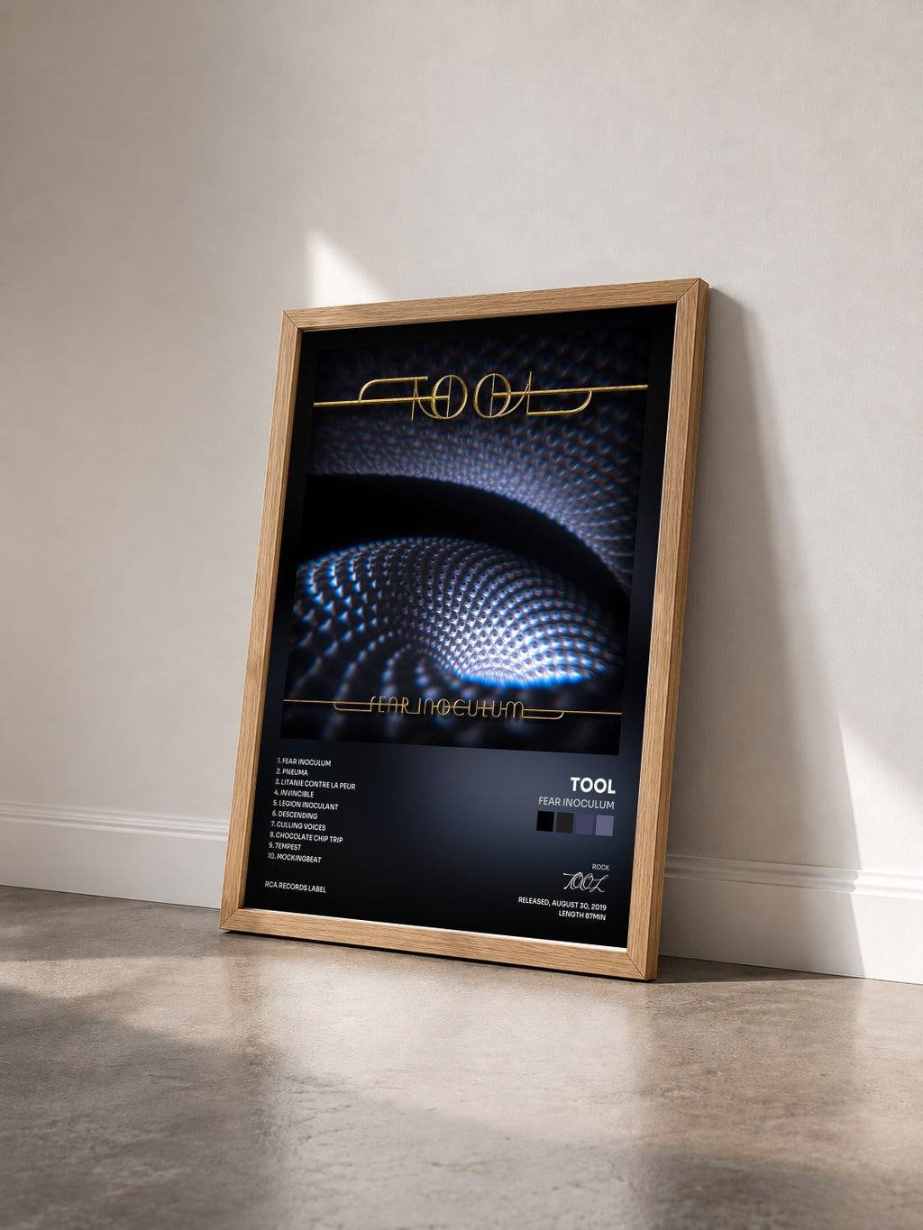 #bois Tableau de l'album Fear Inoculum de TOOL vu de trois quarts, cadre en bois brut