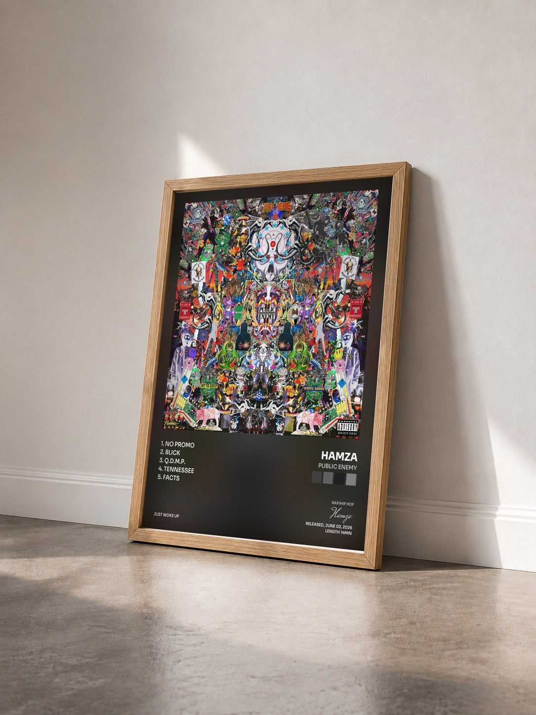 #bois Tableau de l'album PUBLIC ENEMY de Hamza vu de trois quarts, cadre en bois brut