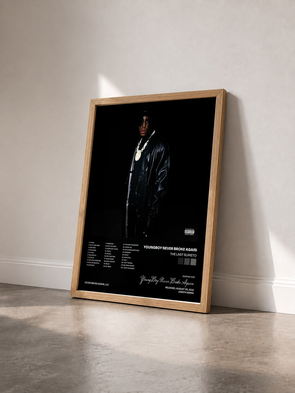 #bois Tableau de l'album The Last Slimeto de YoungBoy Never Broke Again vu de trois quarts, cadre en bois brut