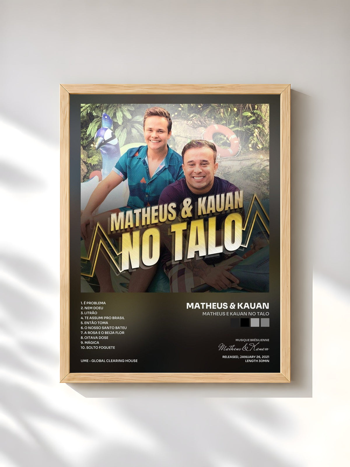 #bois Tableau de l'album Matheus e Kauan no Talo de Matheus & Kauan, cadre en bois brut, imprimé et encadré en France