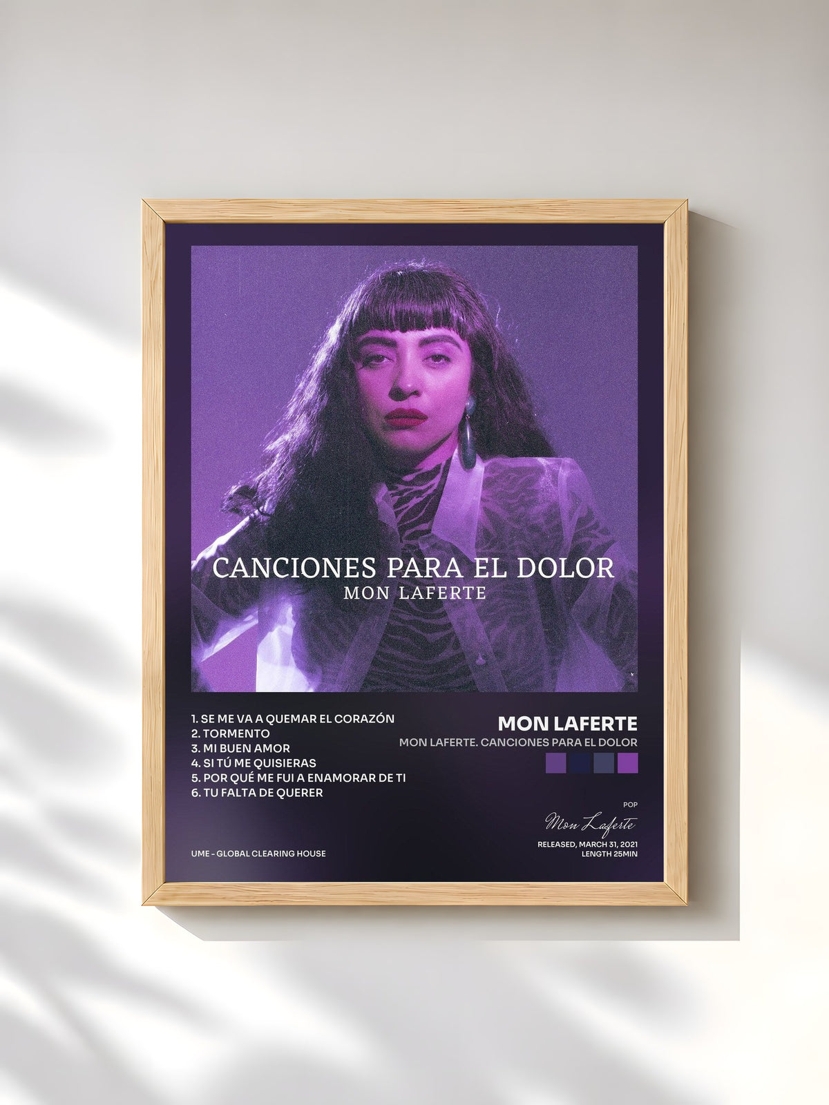 #bois Tableau de l'album Mon Laferte. Canciones Para El Dolor de Mon Laferte, cadre en bois brut, imprimé et encadré en France