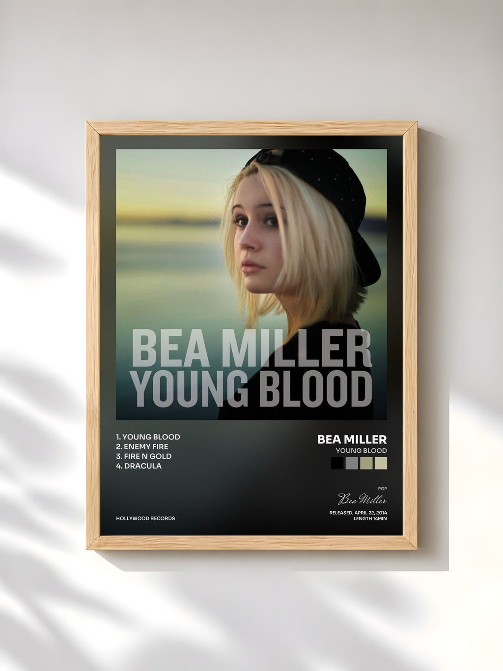 #bois Tableau de l'album Young Blood de Bea Miller, cadre en bois brut, imprimé et encadré en France