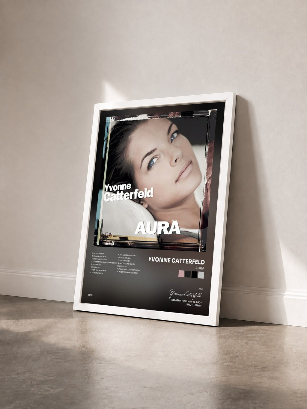 #blanc Tableau de l'album Aura de Yvonne Catterfeld vu de trois quarts, cadre blanc
