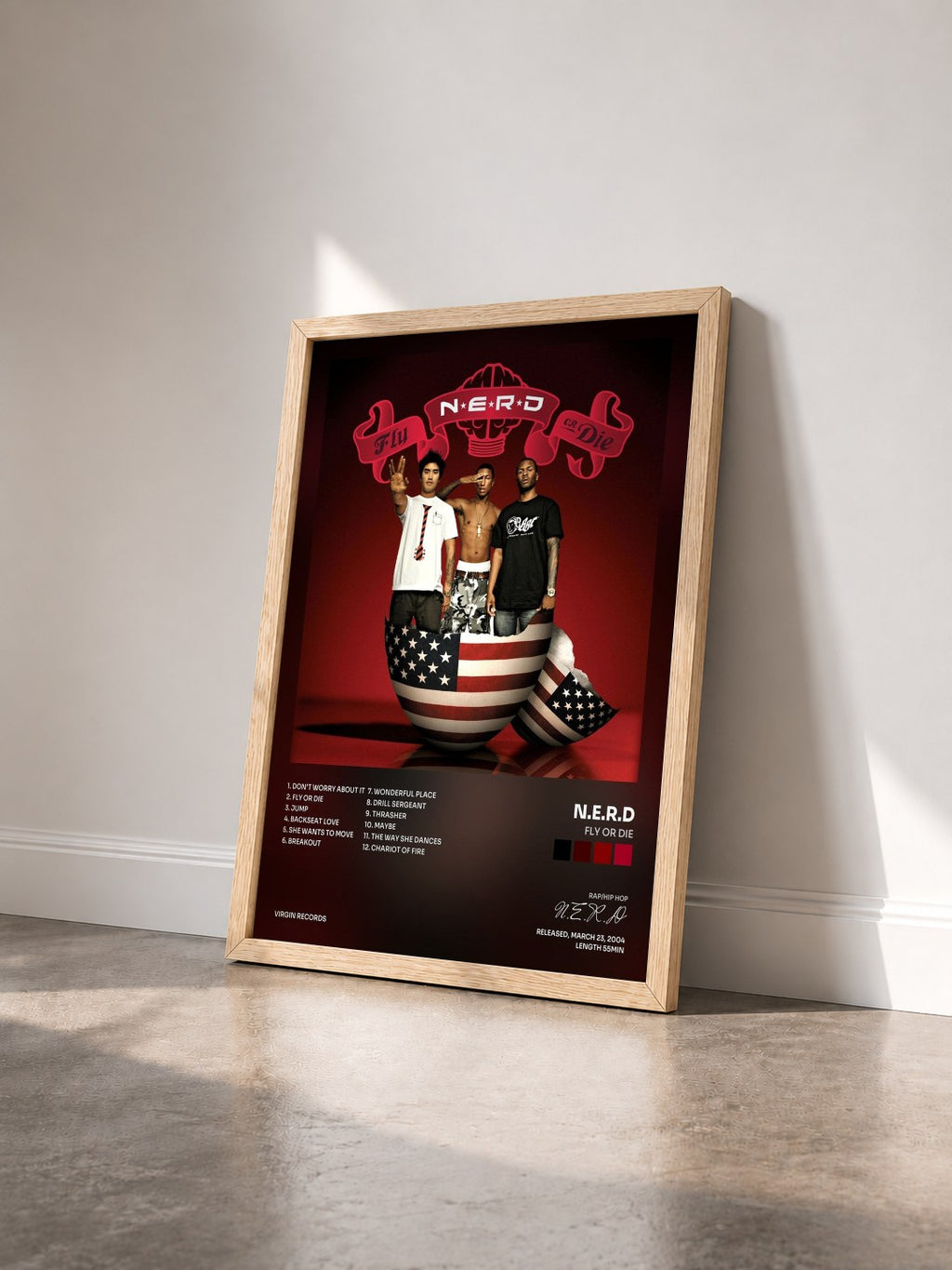 #bois Tableau de l'album Fly Or Die de N.E.R.D vu de trois quarts, cadre en bois brut