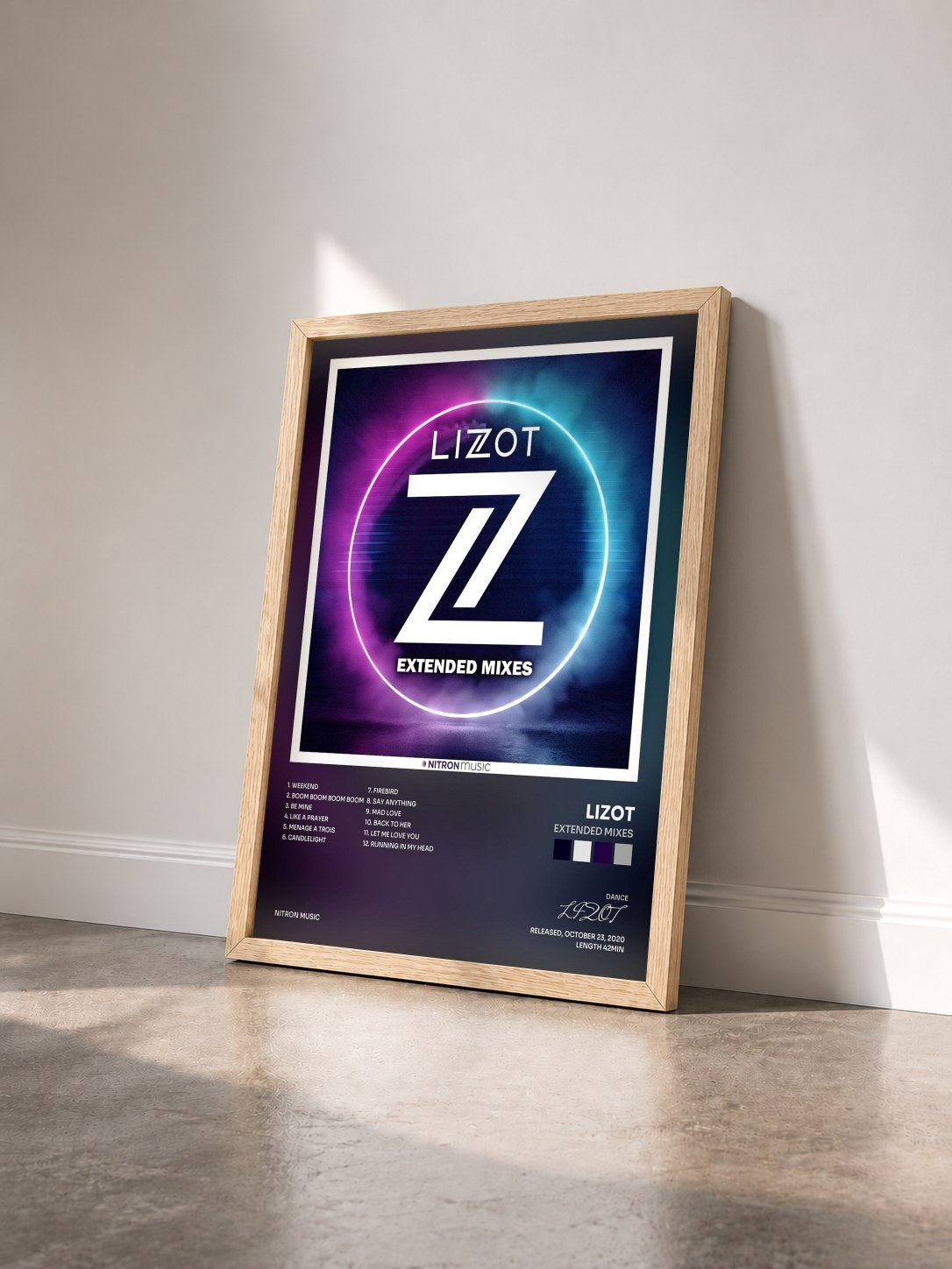 #bois Tableau de l'album Extended Mixes de LIZOT vu de trois quarts, cadre en bois brut
