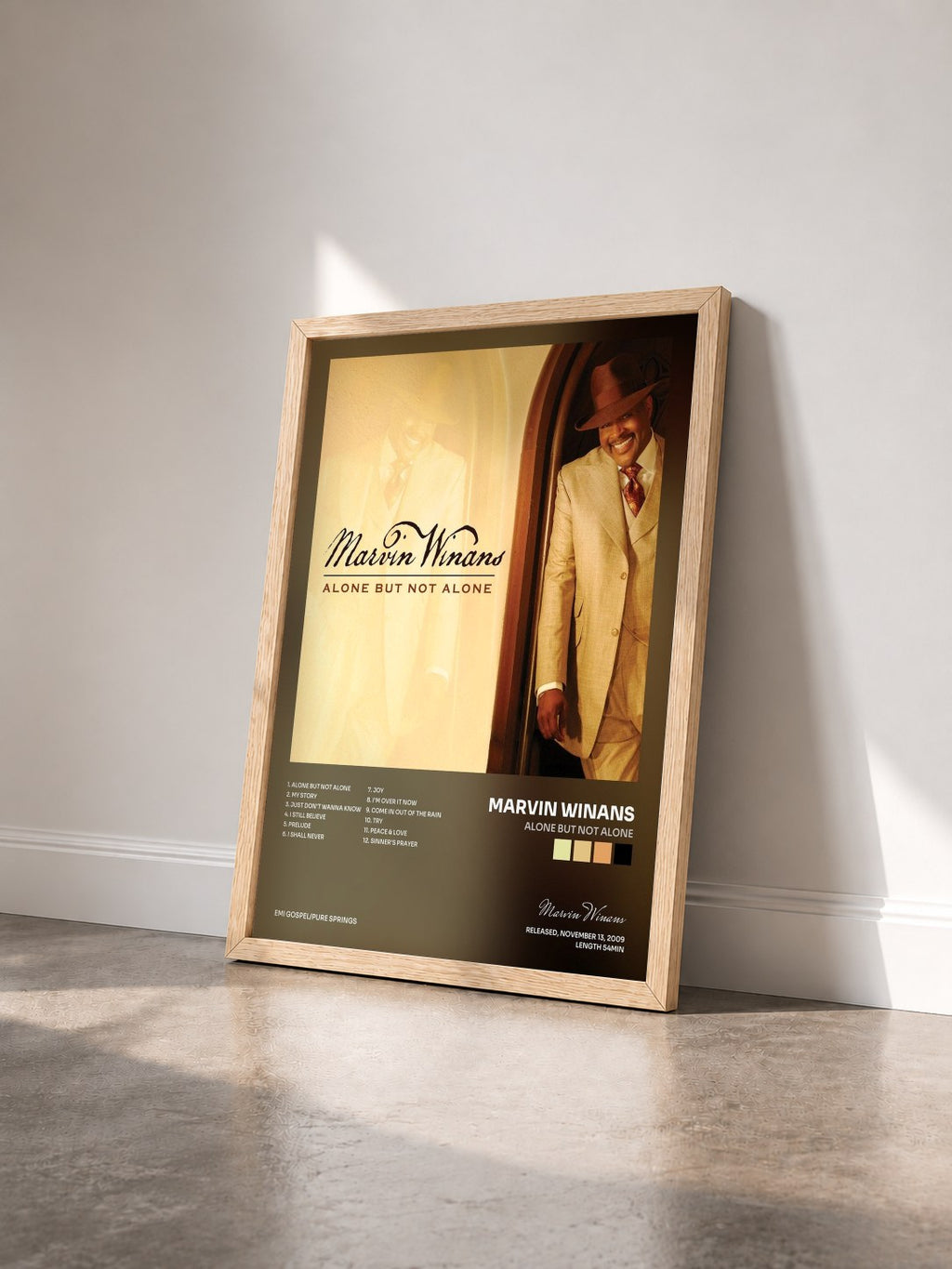 #bois Tableau de l'album Alone But Not Alone de Marvin Winans vu de trois quarts, cadre en bois brut