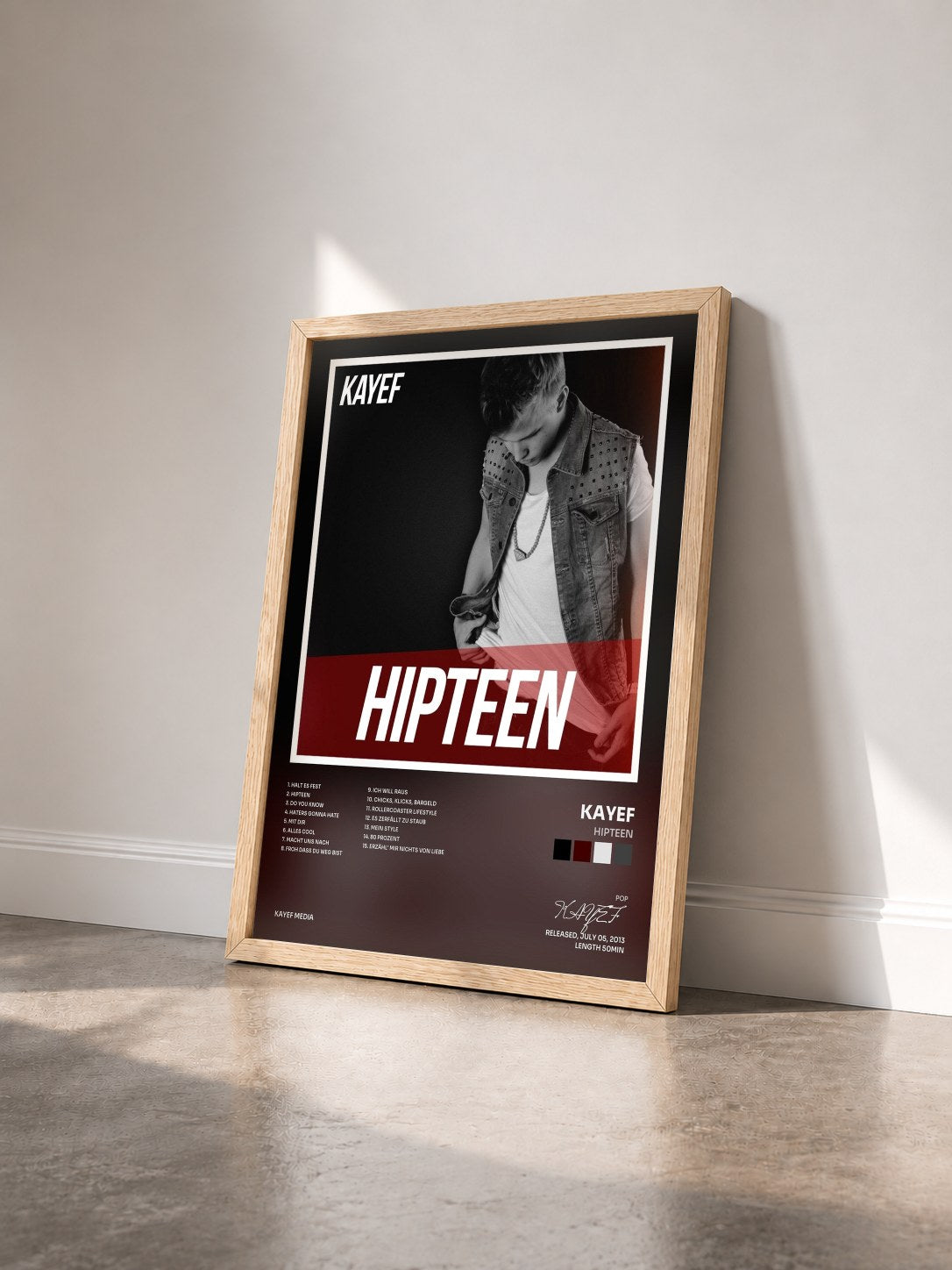 #bois Tableau de l'album Hipteen de KAYEF vu de trois quarts, cadre en bois brut