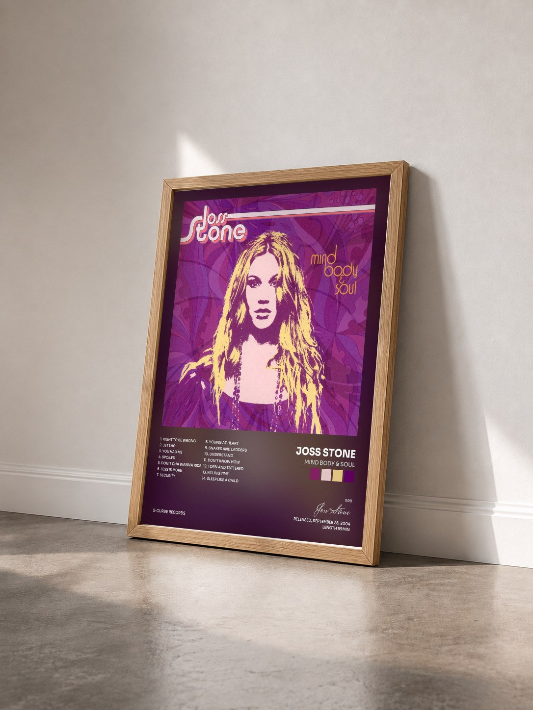 #bois Tableau de l'album Mind Body & Soul de Joss Stone vu de trois quarts, cadre en bois brut