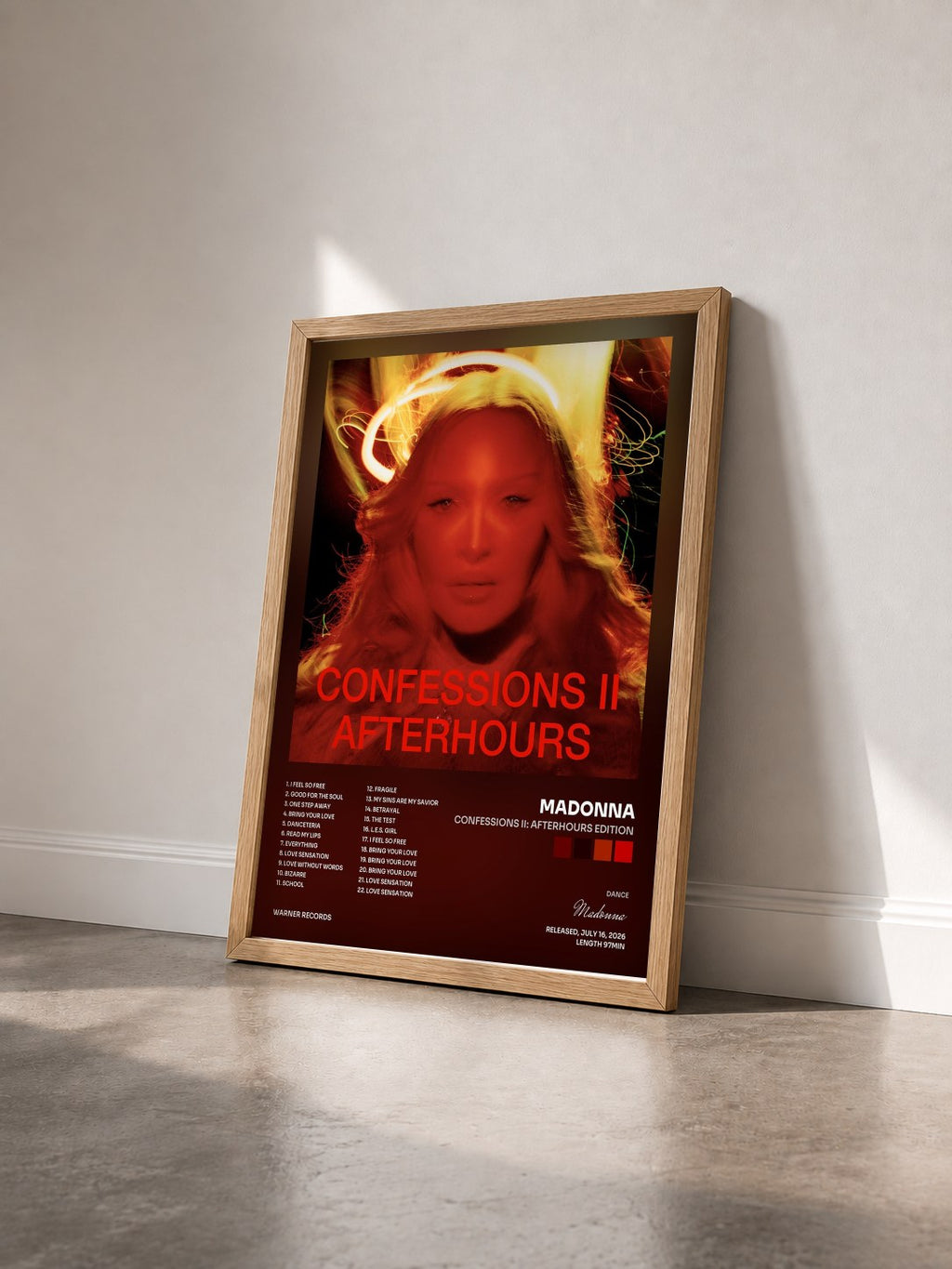 #bois Tableau de l'album CONFESSIONS II: Afterhours Edition de Madonna vu de trois quarts, cadre en bois brut
