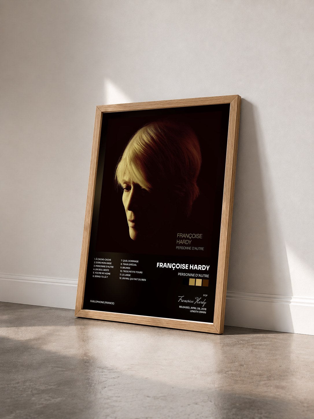 #bois Tableau de l'album Personne d'autre de Françoise Hardy vu de trois quarts, cadre en bois brut