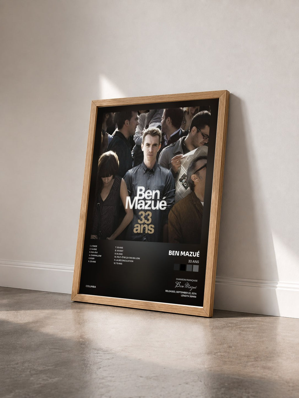 #bois Tableau de l'album 33 ans de Ben Mazué vu de trois quarts, cadre en bois brut