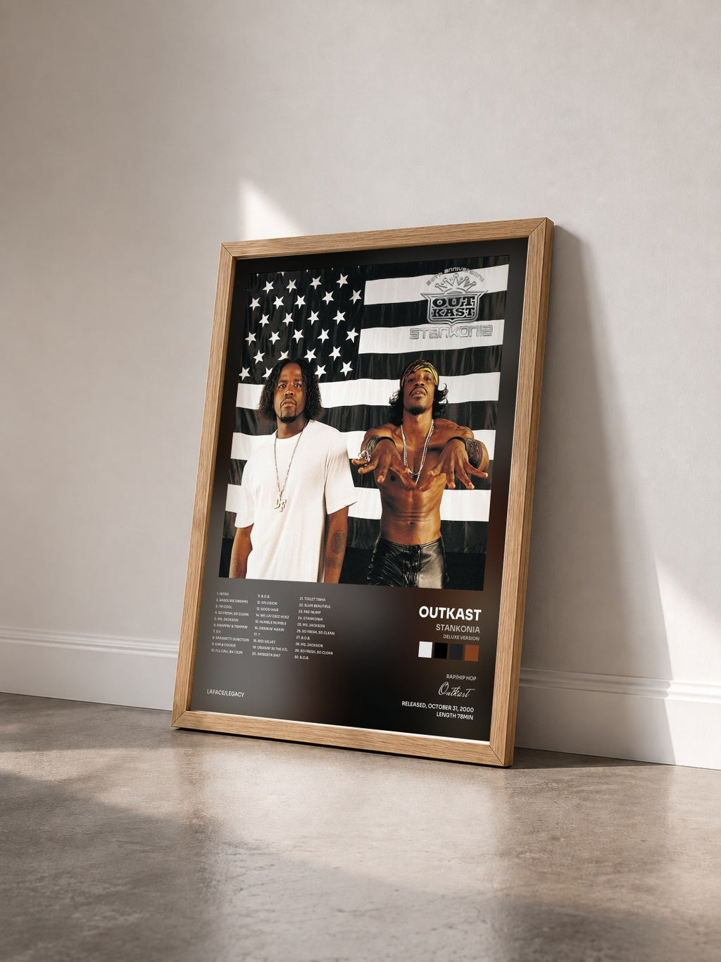 #bois Tableau de l'album Stankonia (Deluxe Version) de Outkast vu de trois quarts, cadre en bois brut