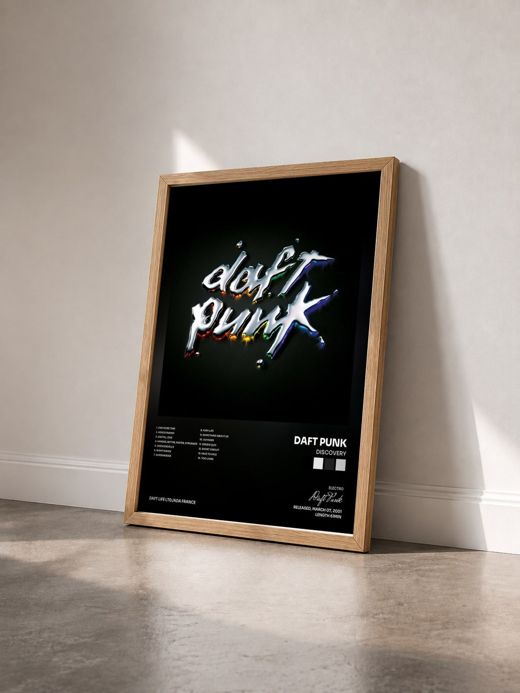 #bois Tableau de l'album Discovery de Daft Punk vu de trois quarts, cadre en bois brut