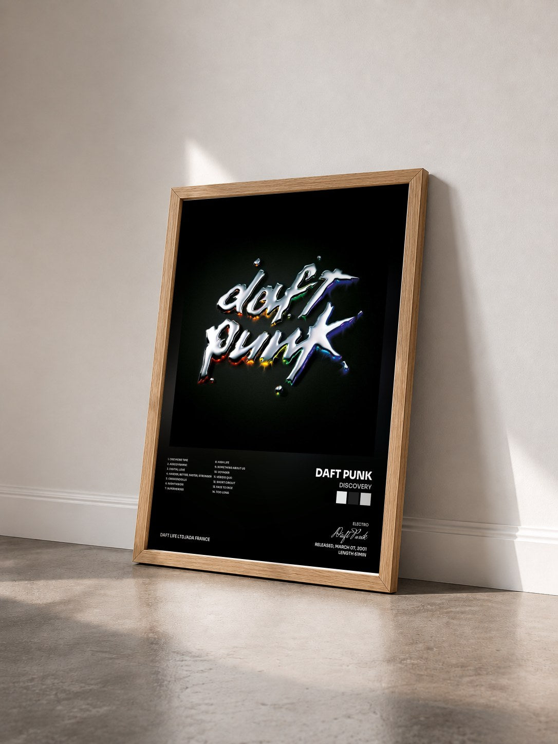 #bois Tableau de l'album Discovery de Daft Punk vu de trois quarts, cadre en bois brut