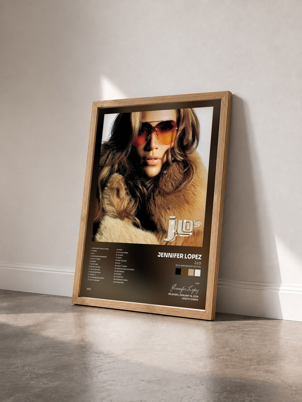 #bois Tableau de l'album J.Lo (25th Anniversary Edition) de Jennifer Lopez vu de trois quarts, cadre en bois brut
