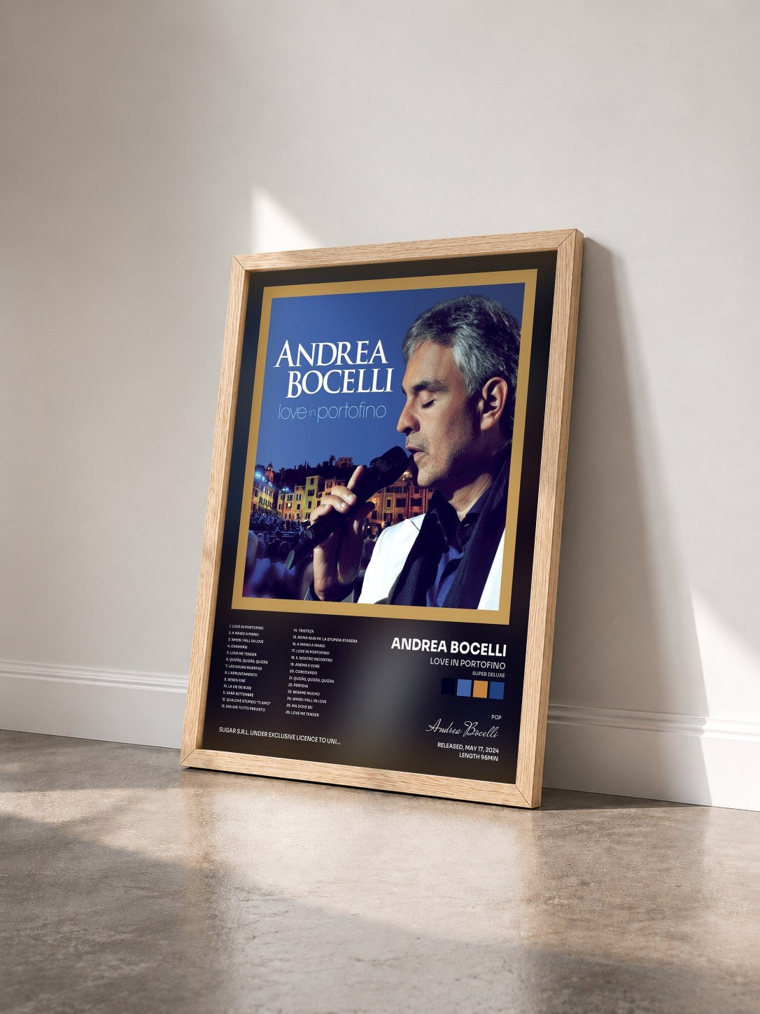 #bois Tableau de l'album Love In Portofino (Super Deluxe) de Andrea Bocelli vu de trois quarts, cadre en bois brut