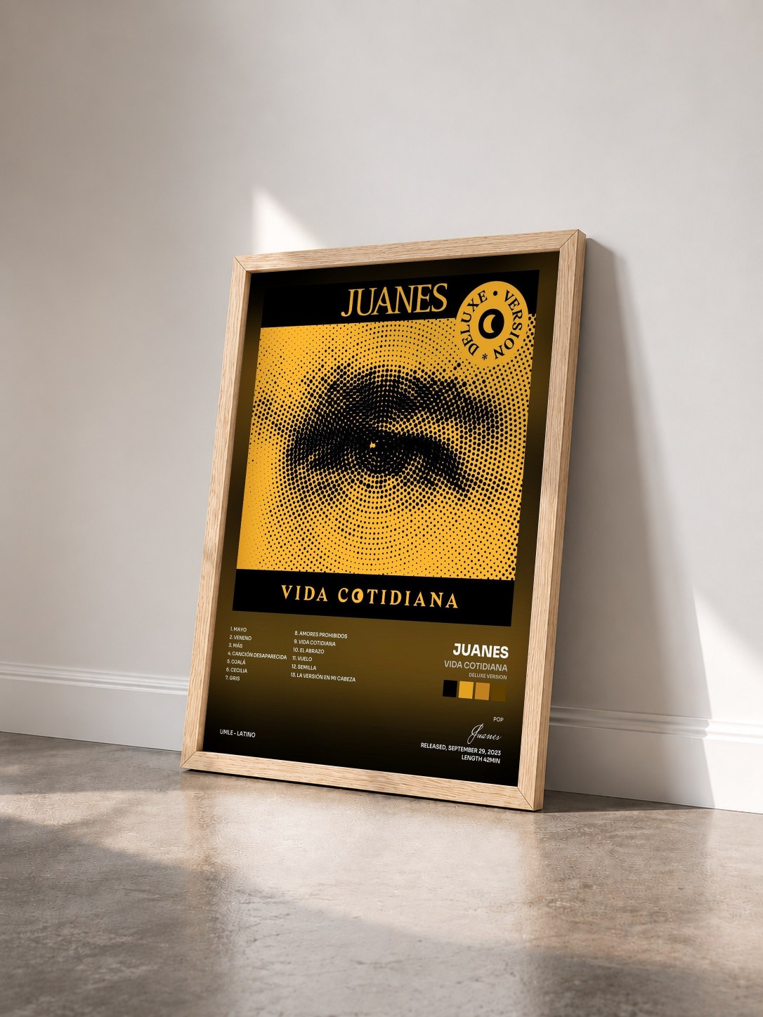 #bois Tableau de l'album Vida Cotidiana (Deluxe Version) de Juanes vu de trois quarts, cadre en bois brut
