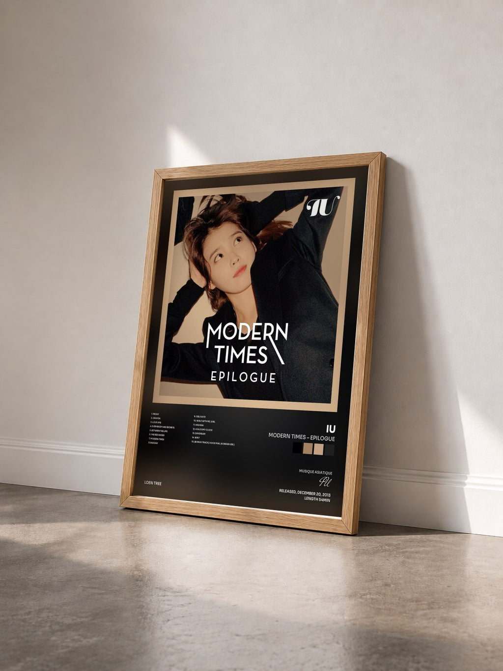 #bois Tableau de l'album Modern Times – Epilogue de IU vu de trois quarts, cadre en bois brut