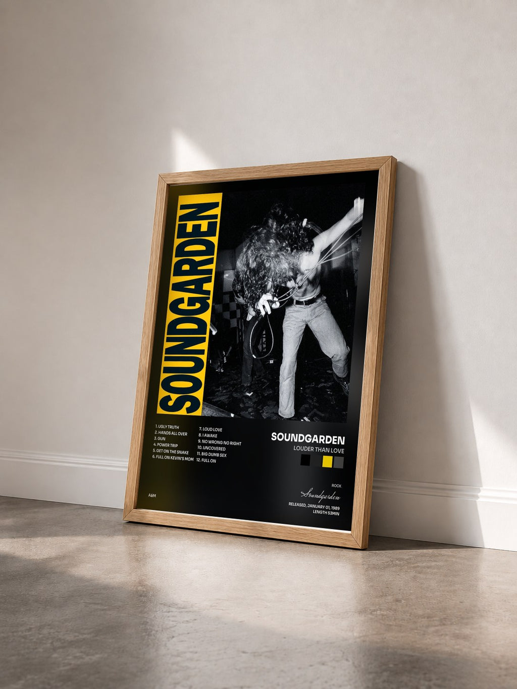 #bois Tableau de l'album Louder Than Love de Soundgarden vu de trois quarts, cadre en bois brut