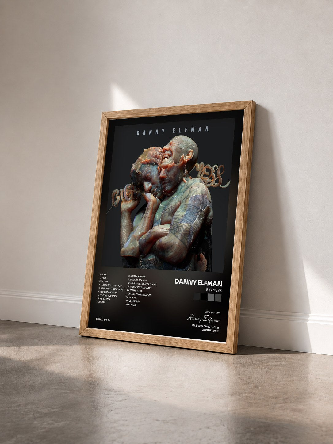 #bois Tableau de l'album Big Mess de Danny Elfman vu de trois quarts, cadre en bois brut