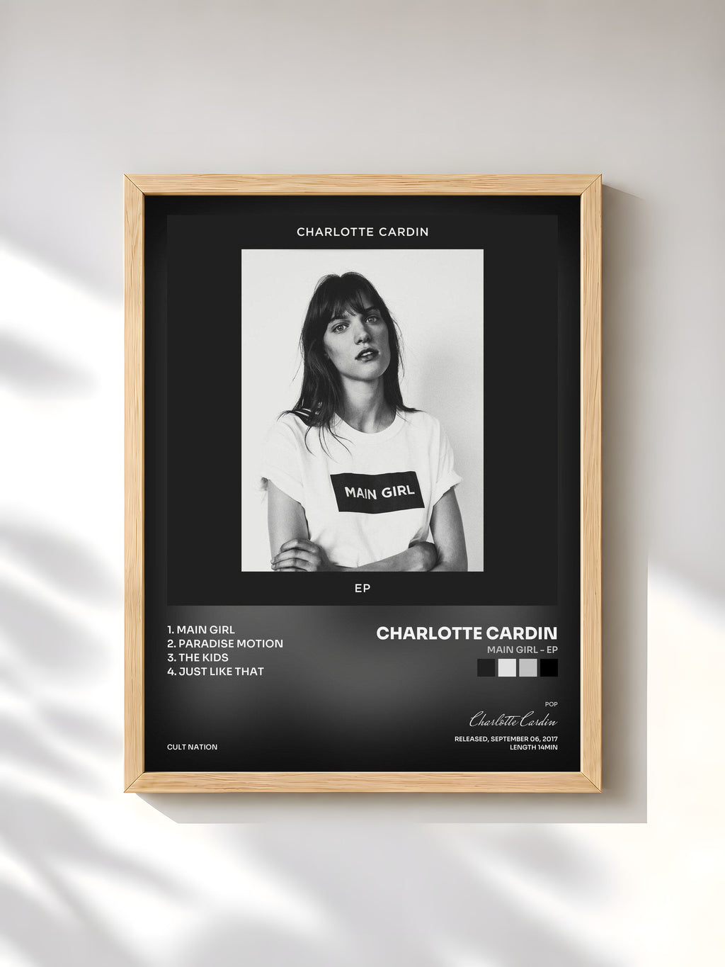 #bois Tableau de l'album Main Girl - EP de Charlotte Cardin, cadre en bois brut, imprimé et encadré en France