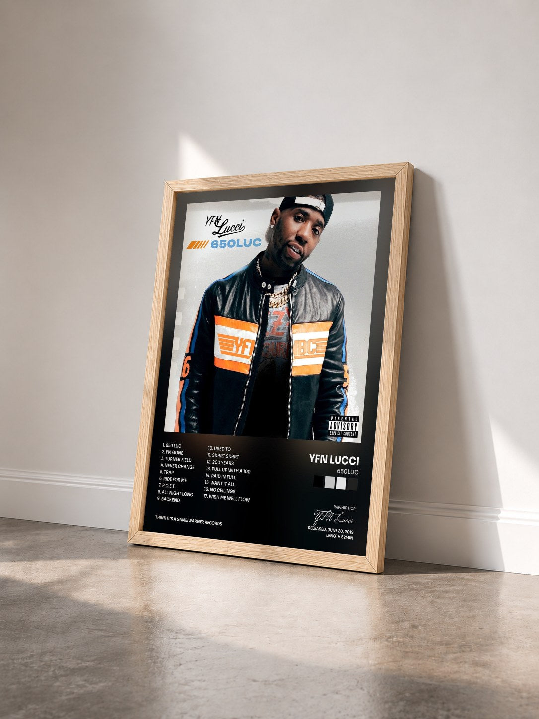 #bois Tableau de l'album 650Luc de YFN Lucci vu de trois quarts, cadre en bois brut
