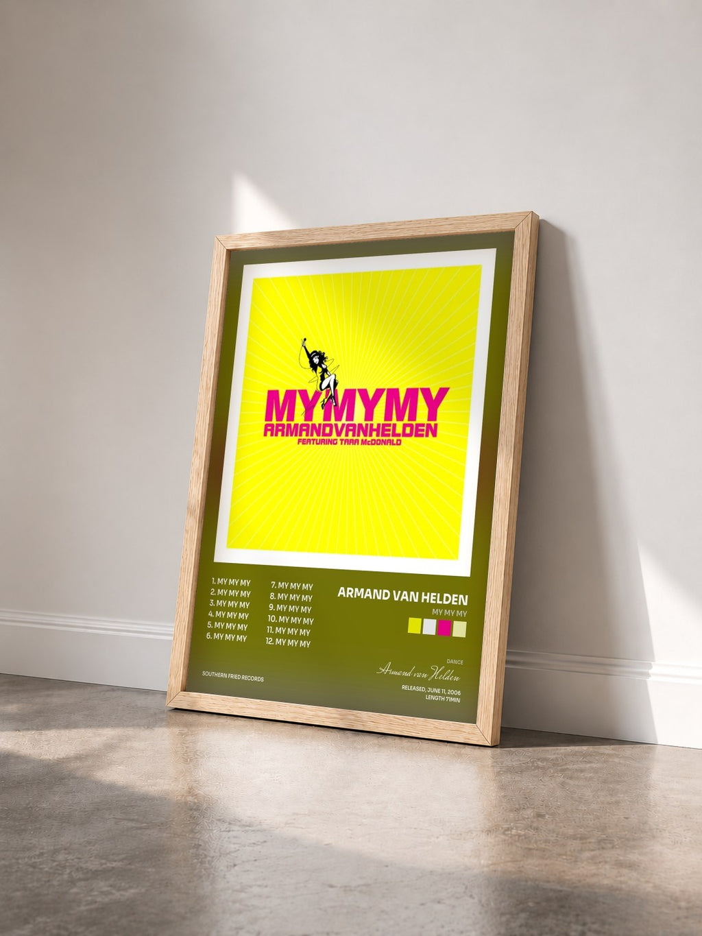 #bois Tableau de l'album My My My de Armand van Helden vu de trois quarts, cadre en bois brut