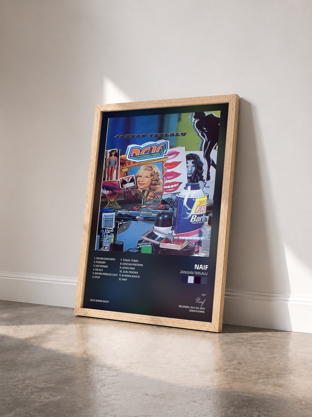 #bois Tableau de l'album Jangan Terlalu de Naif vu de trois quarts, cadre en bois brut