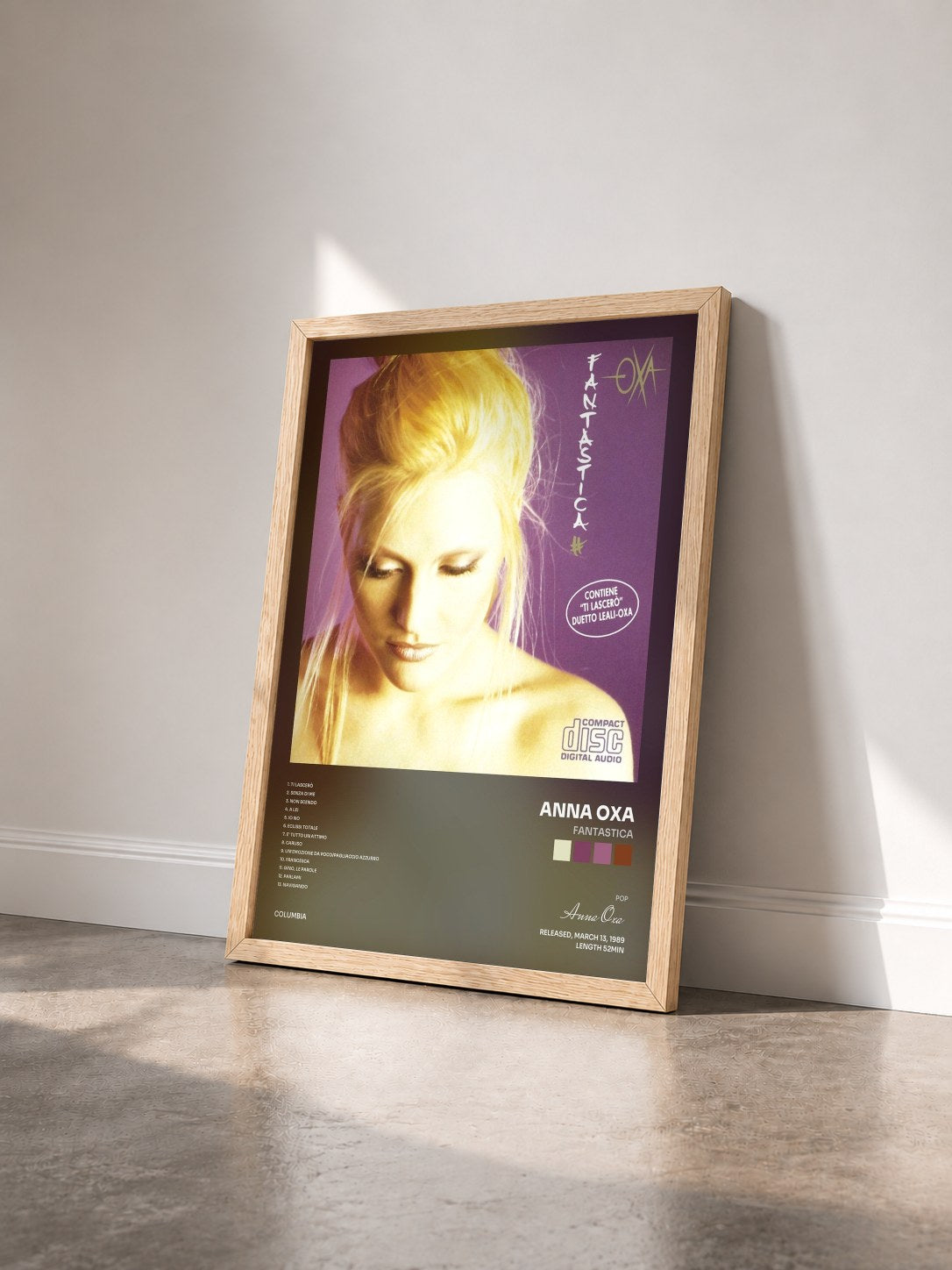 #bois Tableau de l'album Fantastica de Anna Oxa vu de trois quarts, cadre en bois brut