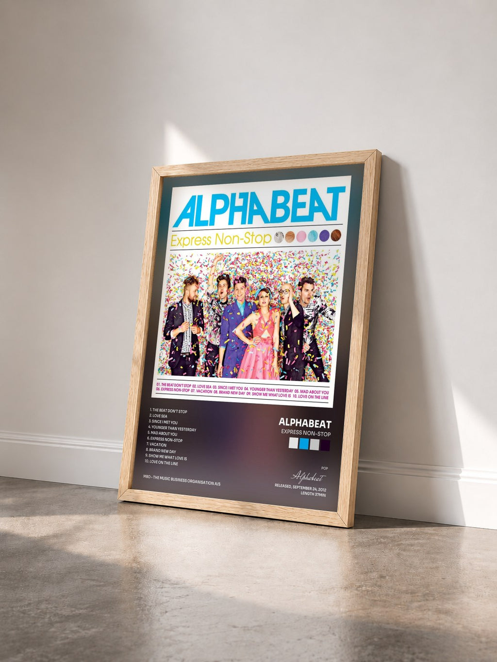 #bois Tableau de l'album Express Non-Stop de Alphabeat vu de trois quarts, cadre en bois brut
