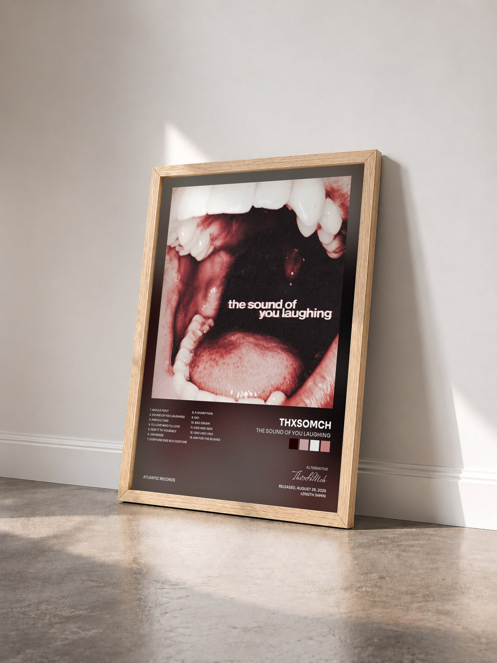 #bois Tableau de l'album The Sound of You Laughing de ThxSoMch vu de trois quarts, cadre en bois brut