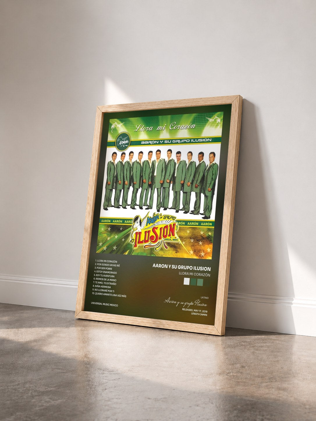 #bois Tableau de l'album Llora Mi Corazón de Aaron y su grupo Ilusion vu de trois quarts, cadre en bois brut