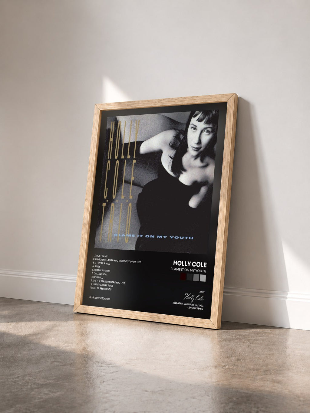 #bois Tableau de l'album Blame It On My Youth de Holly Cole vu de trois quarts, cadre en bois brut