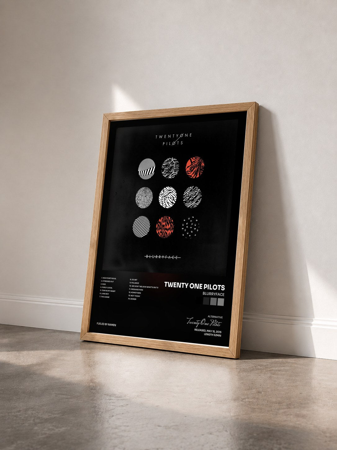 #bois Tableau de l'album Blurryface de Twenty One Pilots vu de trois quarts, cadre en bois brut