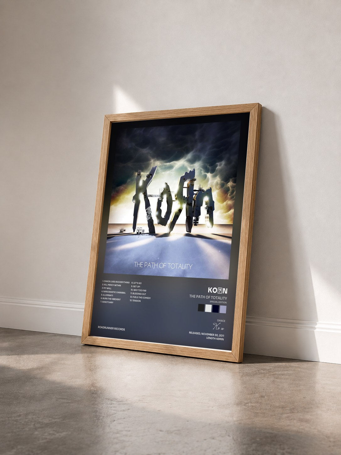 #bois Tableau de l'album The Path of Totality (Special Edition) de KoЯn vu de trois quarts, cadre en bois brut