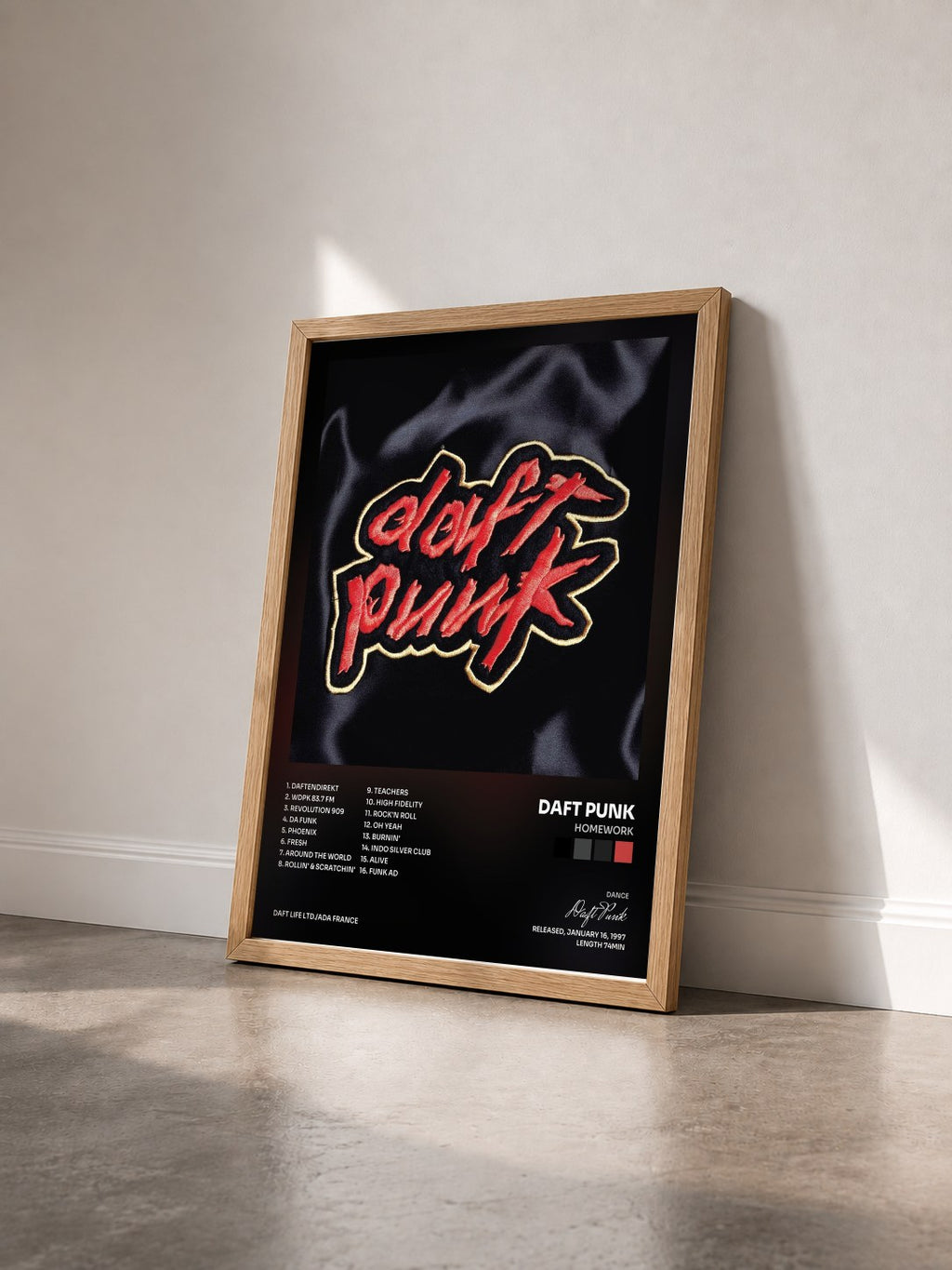 #bois Tableau de l'album Homework de Daft Punk vu de trois quarts, cadre en bois brut