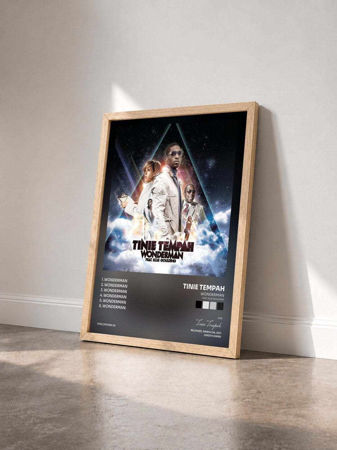 #bois Tableau de l'album Wonderman (feat. Ellie Goulding) de Tinie Tempah vu de trois quarts, cadre en bois brut