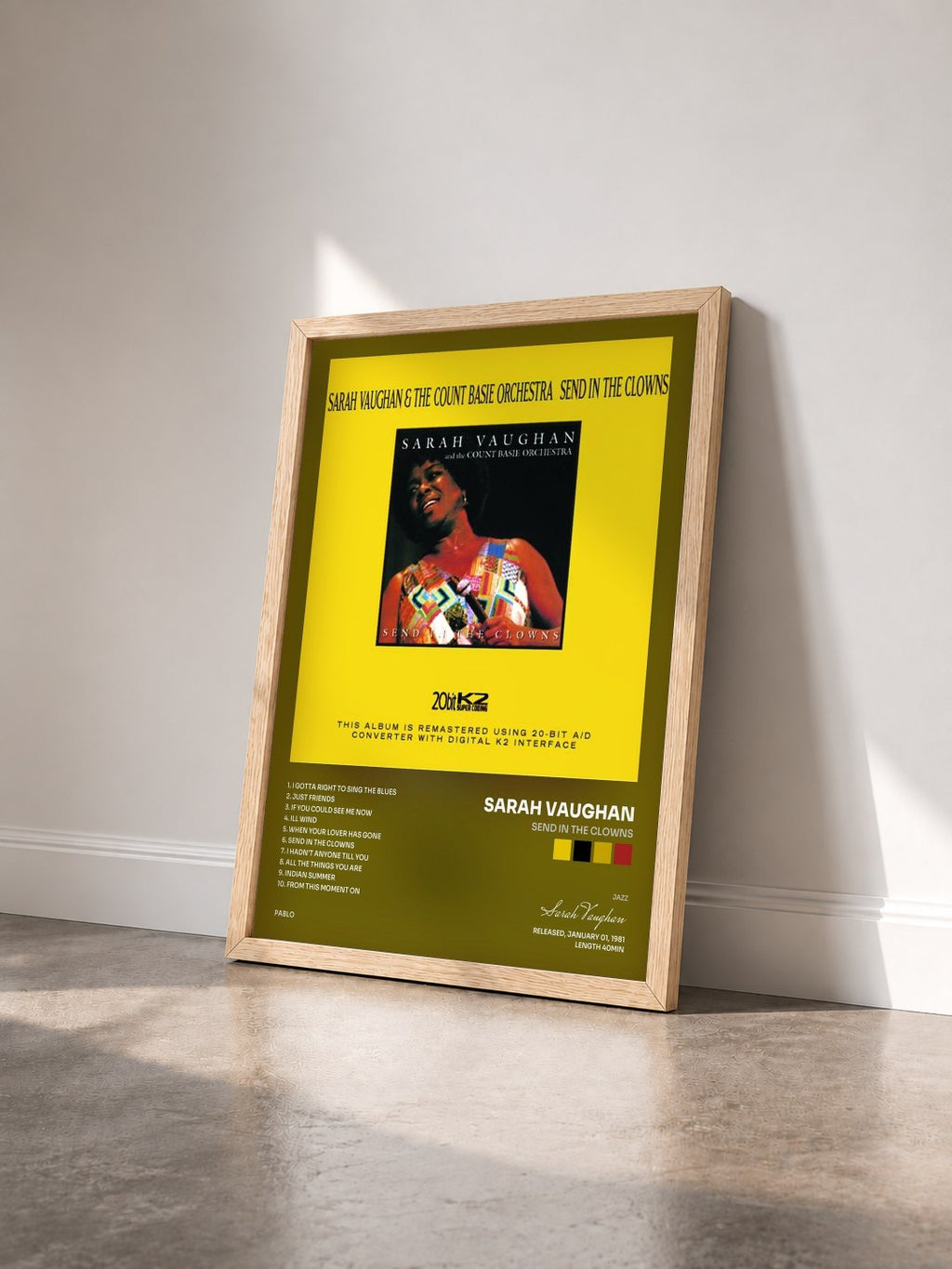 #bois Tableau de l'album Send In The Clowns de Sarah Vaughan vu de trois quarts, cadre en bois brut