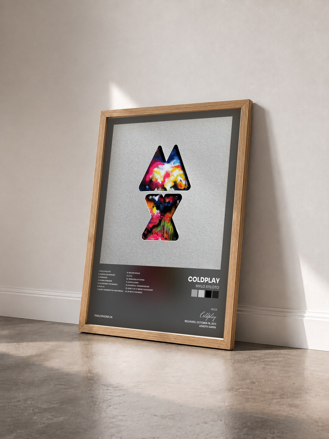 #bois Tableau de l'album Mylo Xyloto de Coldplay vu de trois quarts, cadre en bois brut