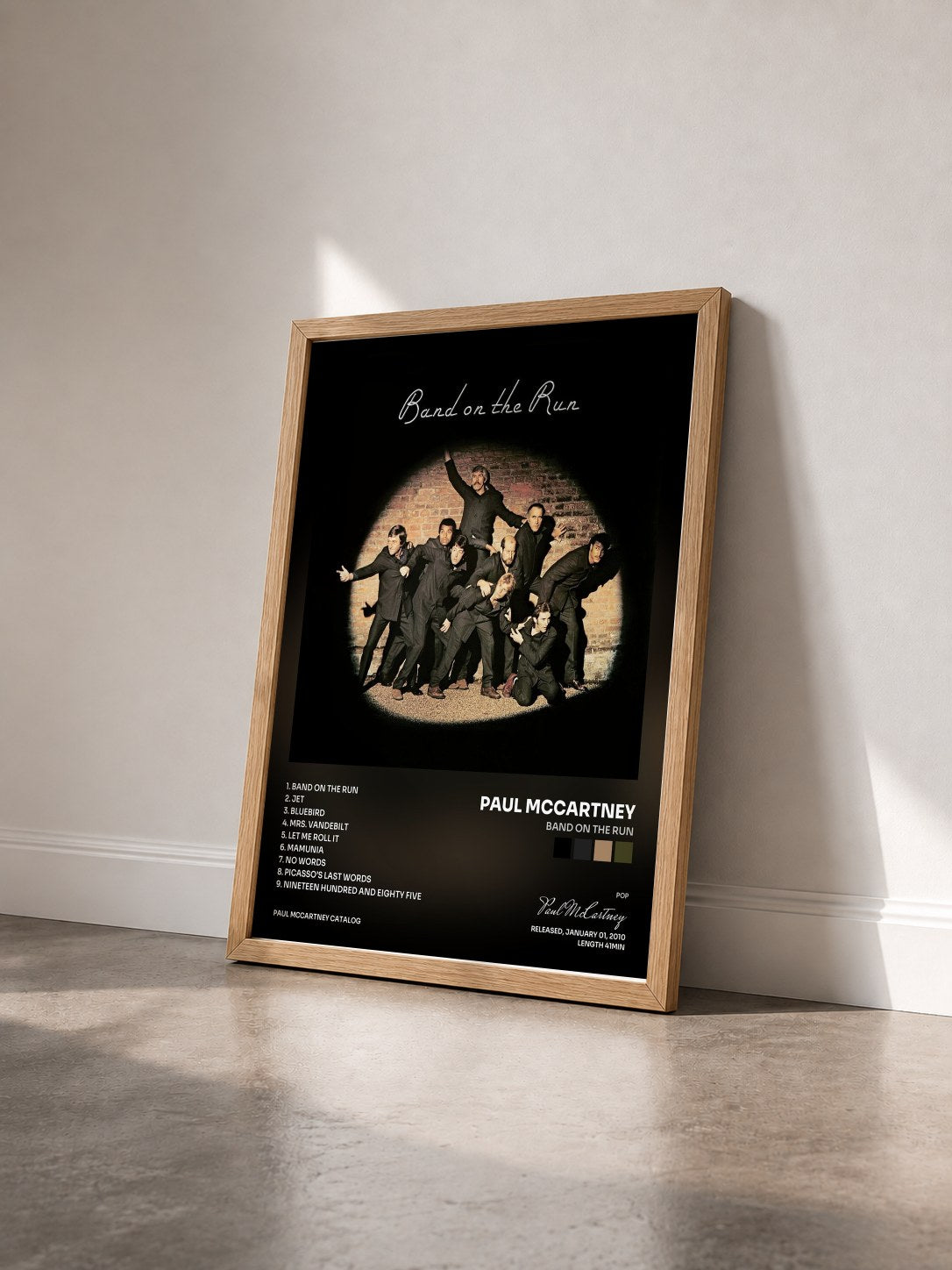 #bois Tableau de l'album Band On The Run de Paul McCartney vu de trois quarts, cadre en bois brut