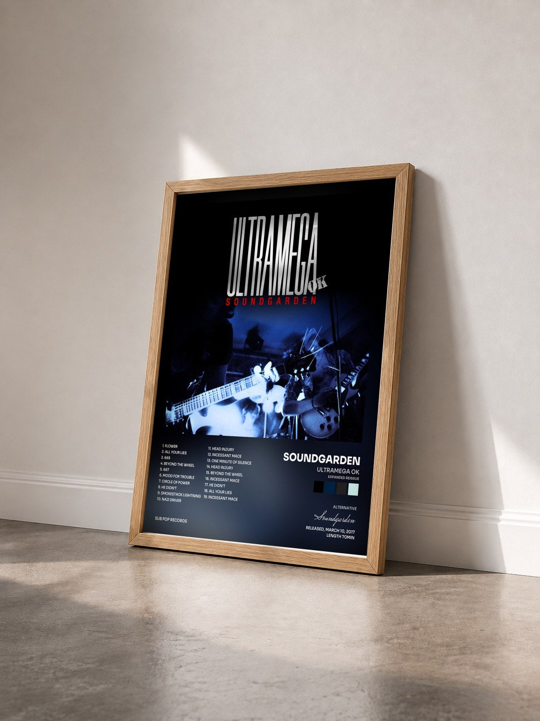 #bois Tableau de l'album Ultramega OK (Expanded Reissue) de Soundgarden vu de trois quarts, cadre en bois brut