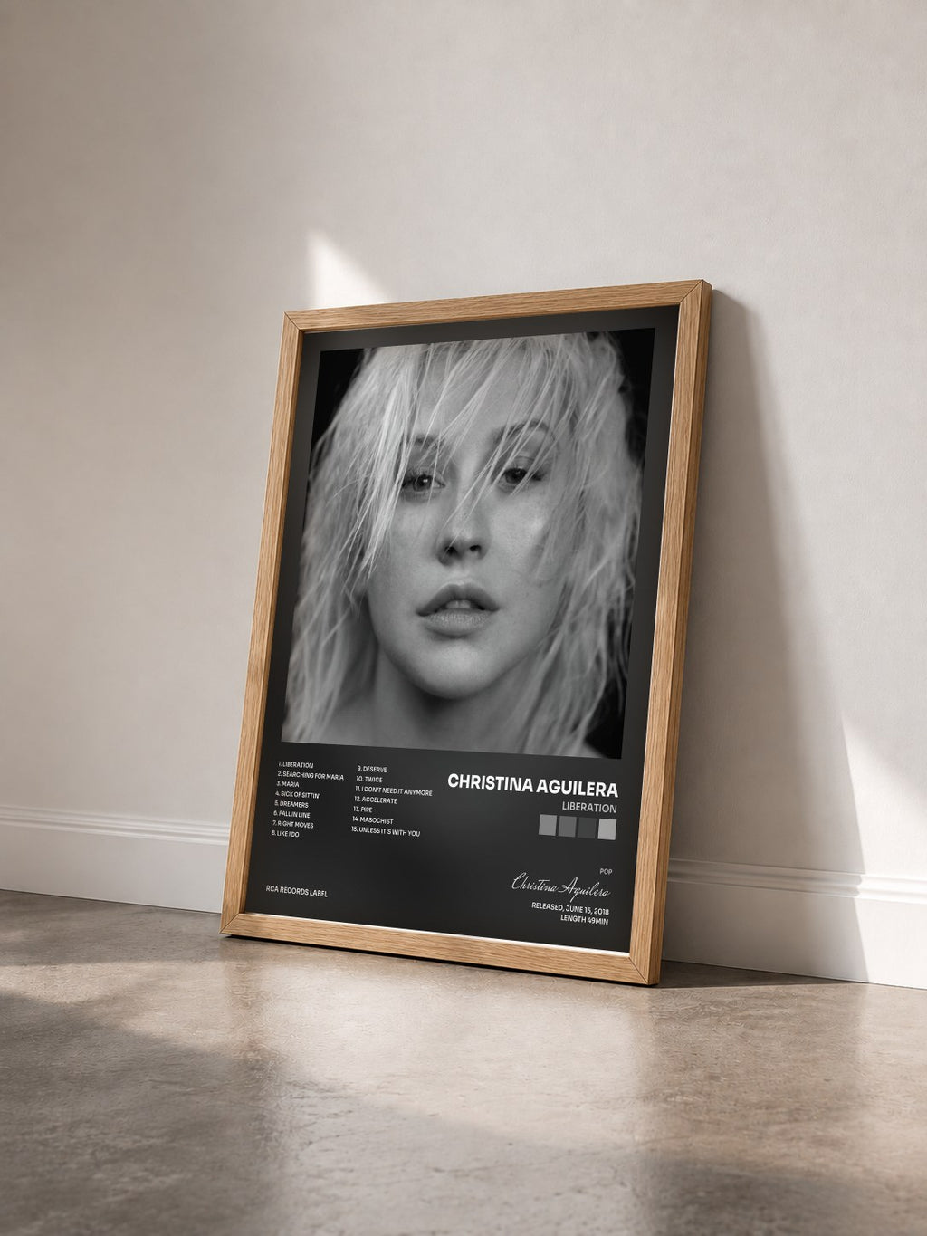 #bois Tableau de l'album Liberation de Christina Aguilera vu de trois quarts, cadre en bois brut