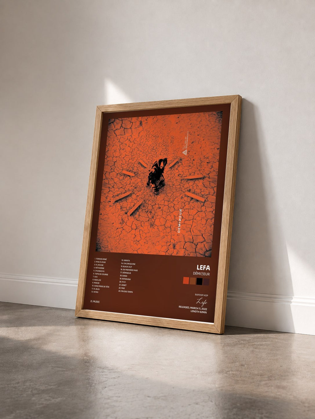 #bois Tableau de l'album DÉMIИEUR de Lefa vu de trois quarts, cadre en bois brut
