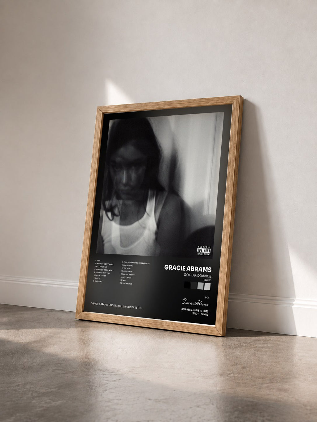 #bois Tableau de l'album Good Riddance (Deluxe) de Gracie Abrams vu de trois quarts, cadre en bois brut