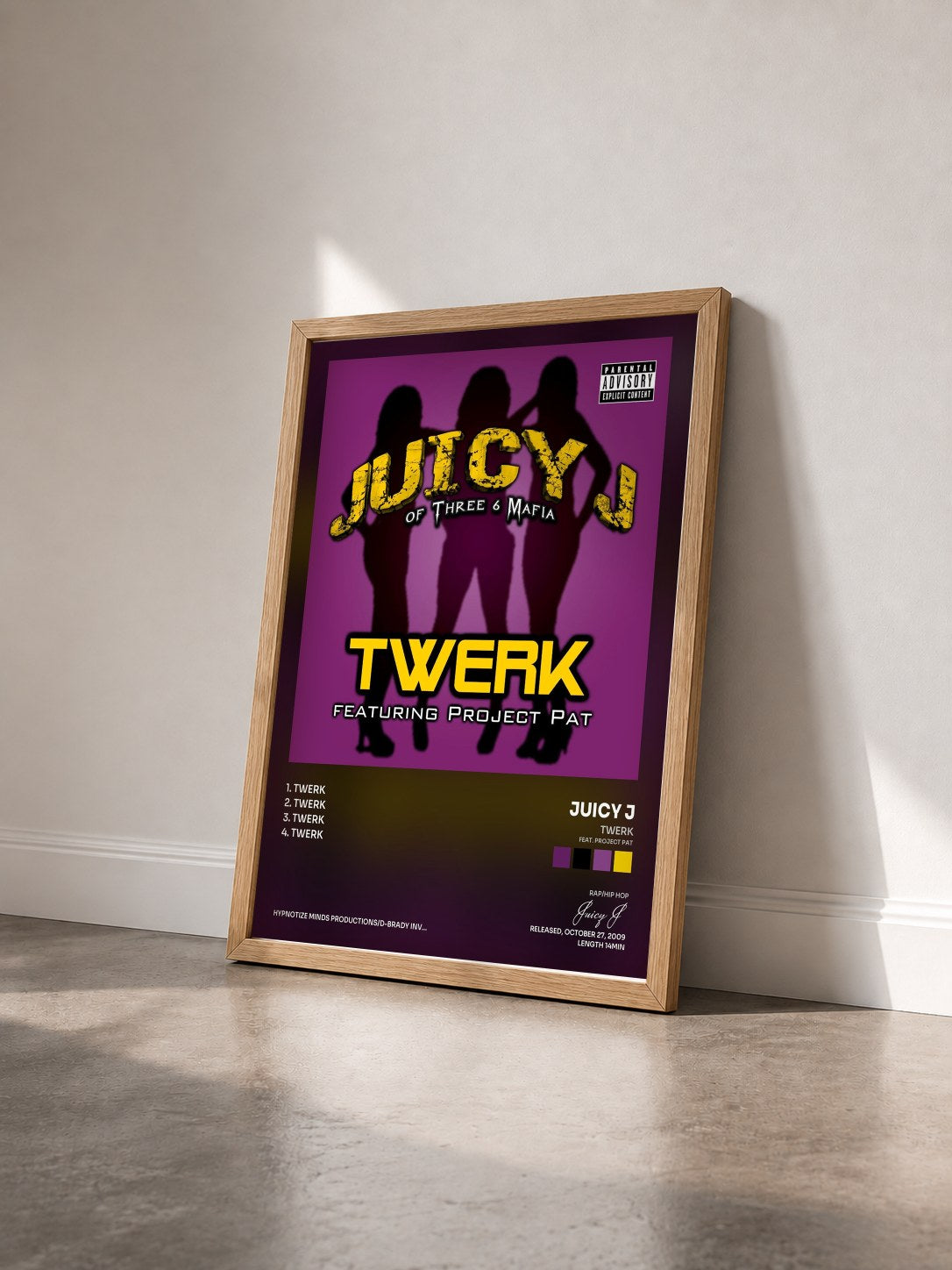 #bois Tableau de l'album Twerk (feat. Project Pat) de Juicy J vu de trois quarts, cadre en bois brut
