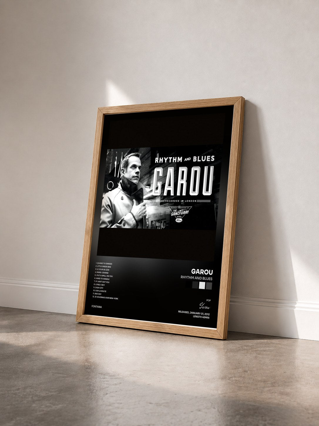 #bois Tableau de l'album Rhythm And Blues de Garou vu de trois quarts, cadre en bois brut