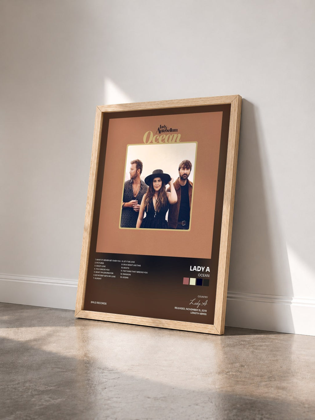 #bois Tableau de l'album Ocean de Lady A vu de trois quarts, cadre en bois brut