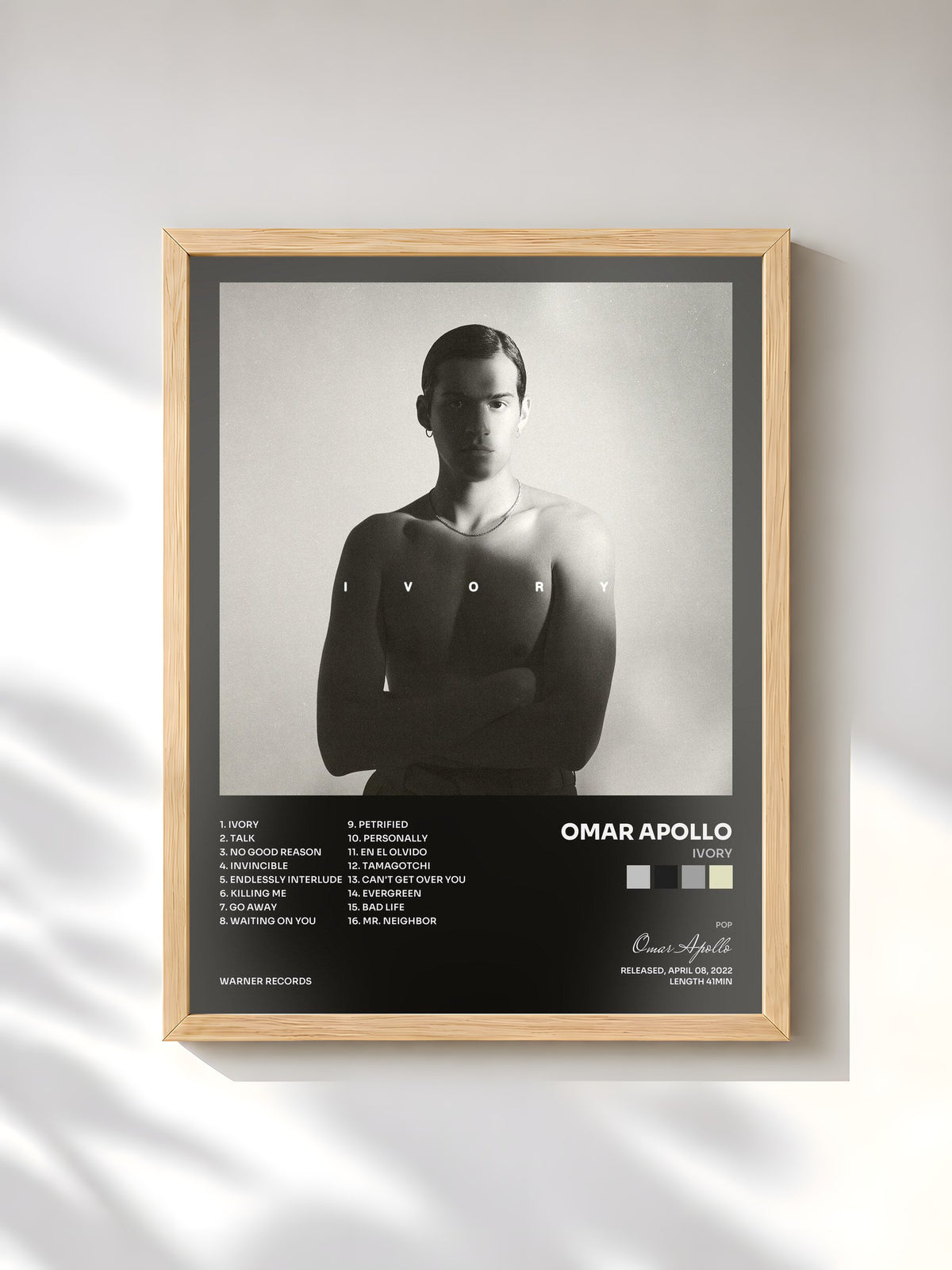 #bois Tableau de l'album Ivory de Omar Apollo, cadre en bois brut, imprimé et encadré en France