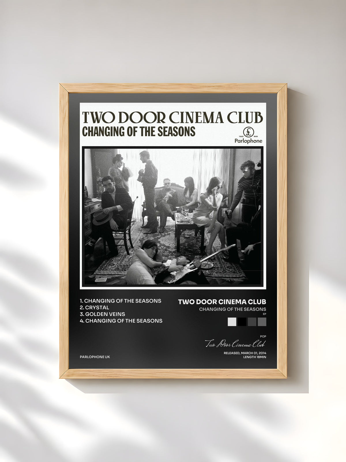 #bois Tableau de l'album Changing of the Seasons (EP) de Two Door Cinema Club, cadre en bois brut, imprimé et encadré en France