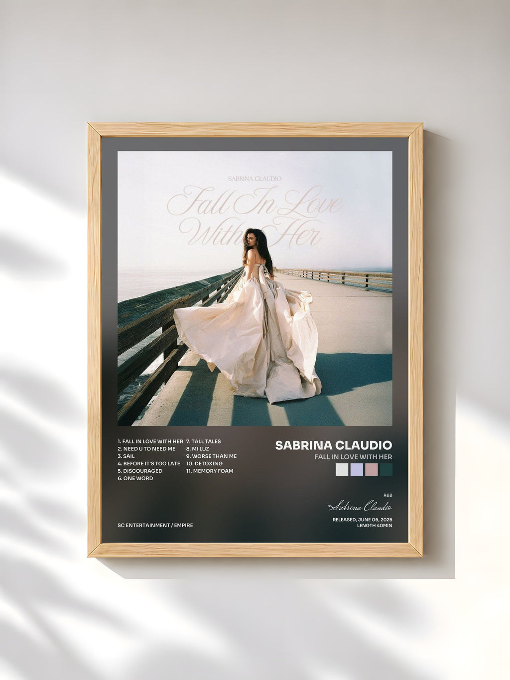 #bois Tableau de l'album Fall In Love With Her de Sabrina Claudio, cadre en bois brut, imprimé et encadré en France
